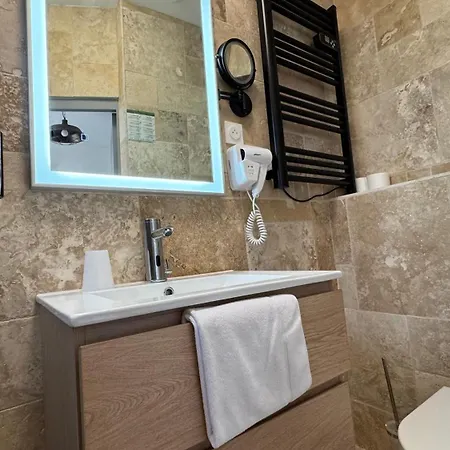 Hotell La Pinede 3*